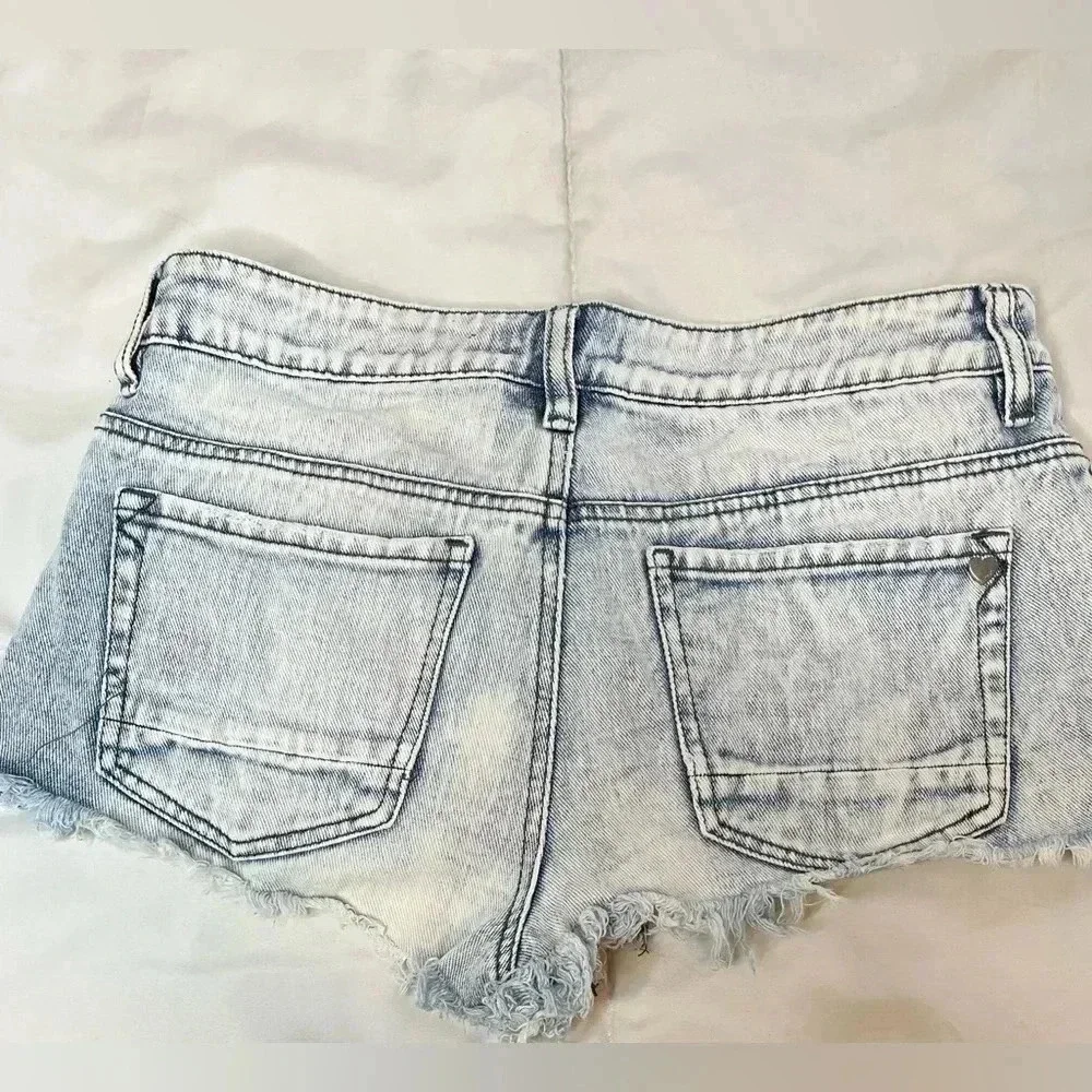 Kendall & Kylie Shorts Juniors Blue Light Wash Distressed Denim